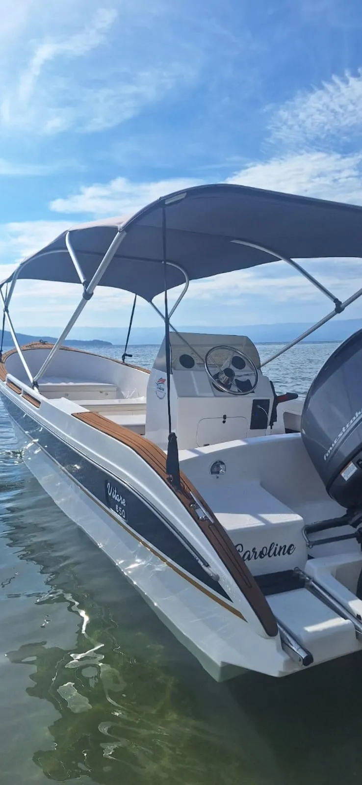 Lancha Vitare 650 25 pés - Foto 5 mostrando detalhes da embarcação