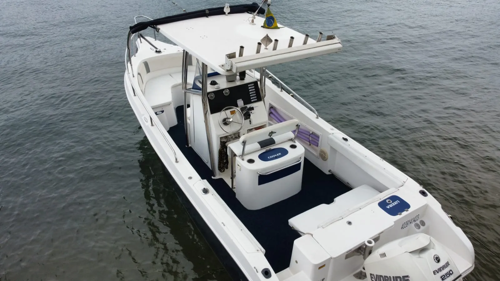 Lancha Fishing 26 pés - Foto 8 mostrando detalhes da embarcação