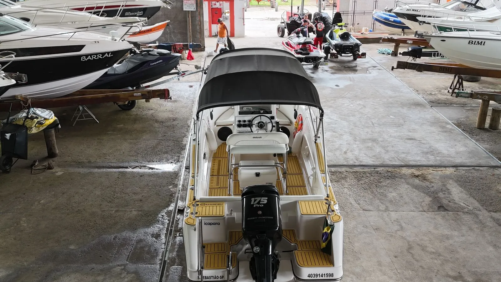 Lancha Wellcraft 22 pés - Foto 5 mostrando detalhes da embarcação