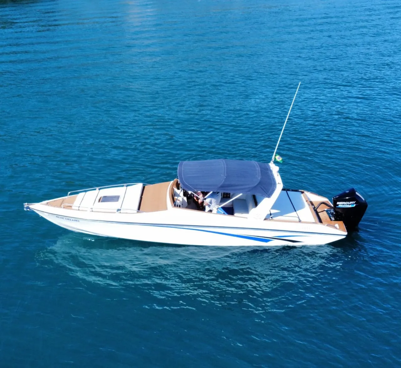 Lancha Magnum 29 pés - Foto 2 mostrando detalhes da embarcação