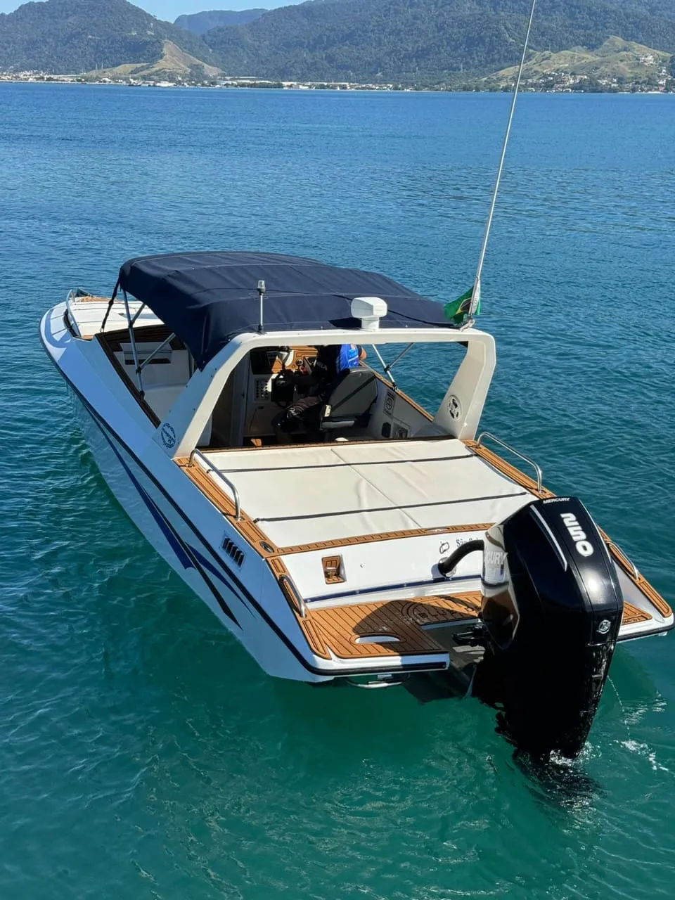 Lancha Magnum 29 pés - Foto 6 mostrando detalhes da embarcação