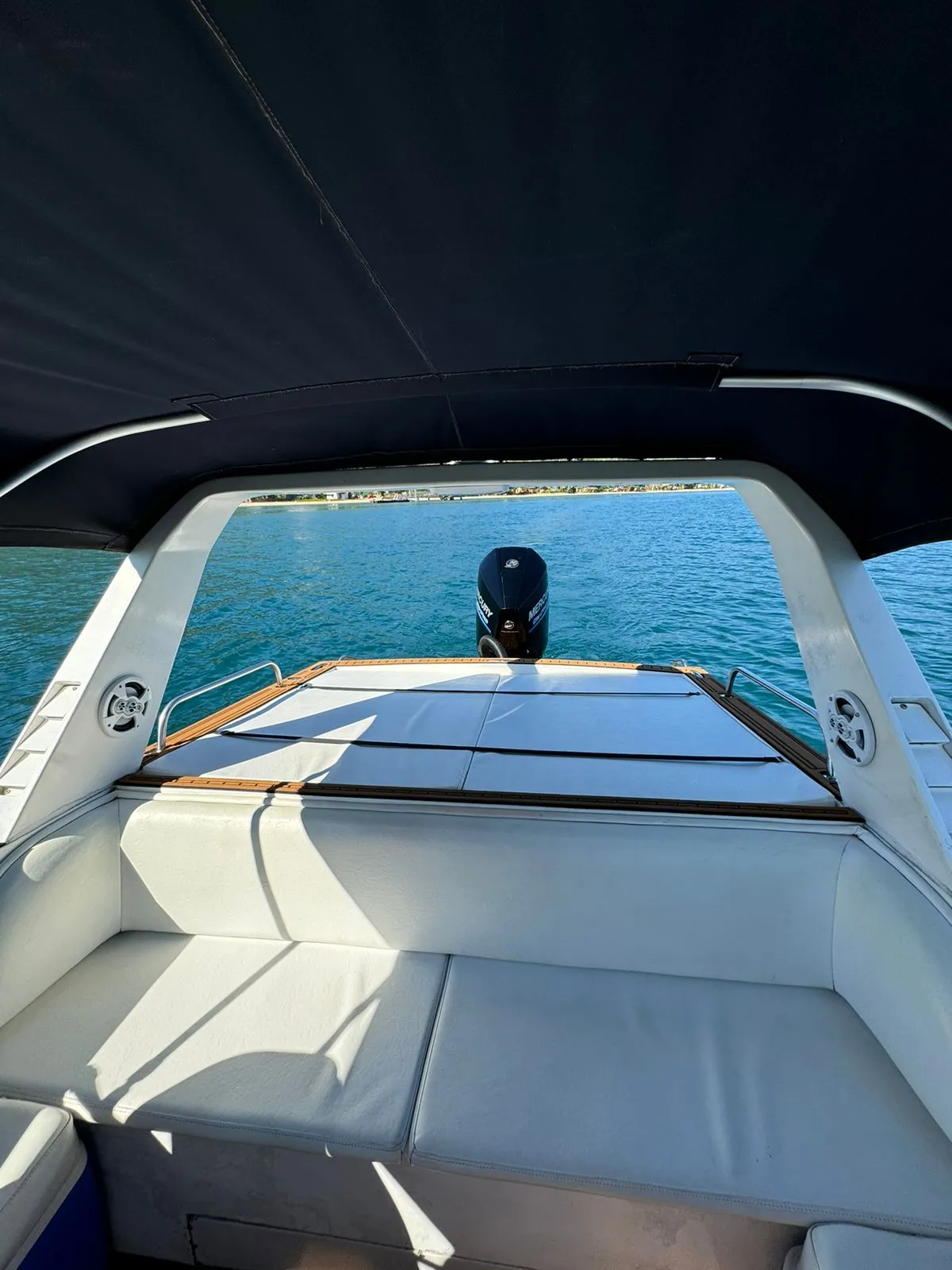 Lancha Magnum 29 pés - Foto 5 mostrando detalhes da embarcação