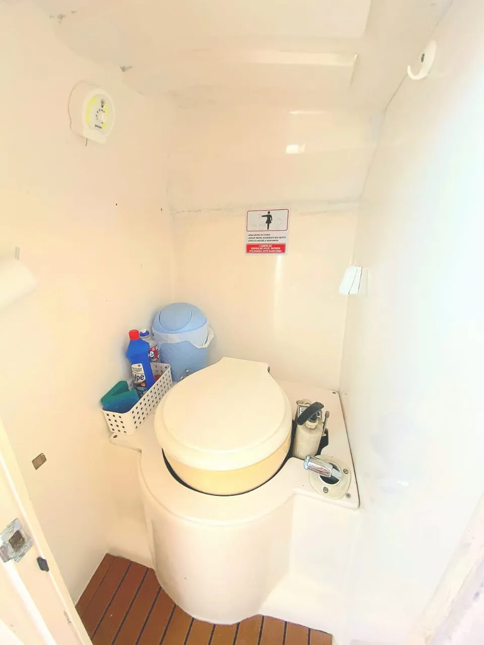 Lancha Magnum 29 pés - Foto 9 mostrando detalhes da embarcação