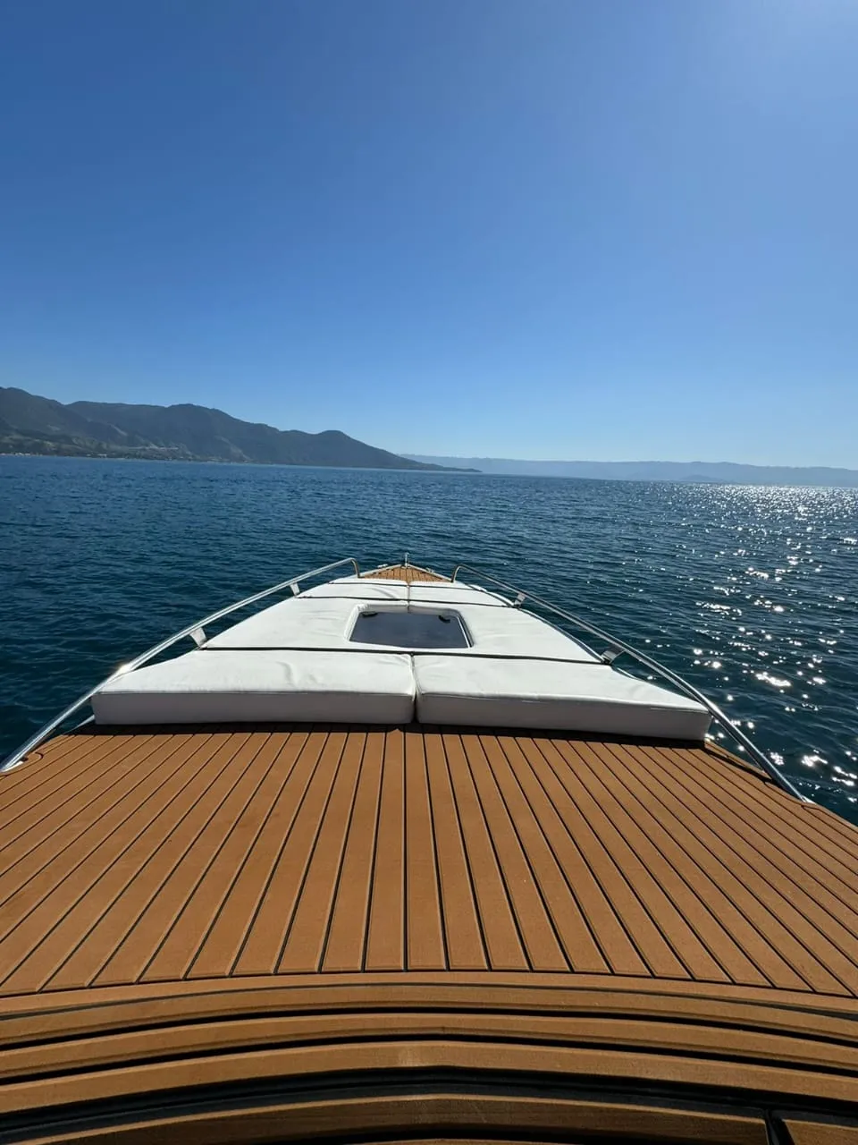 Lancha Magnum 29 pés - Foto 4 mostrando detalhes da embarcação