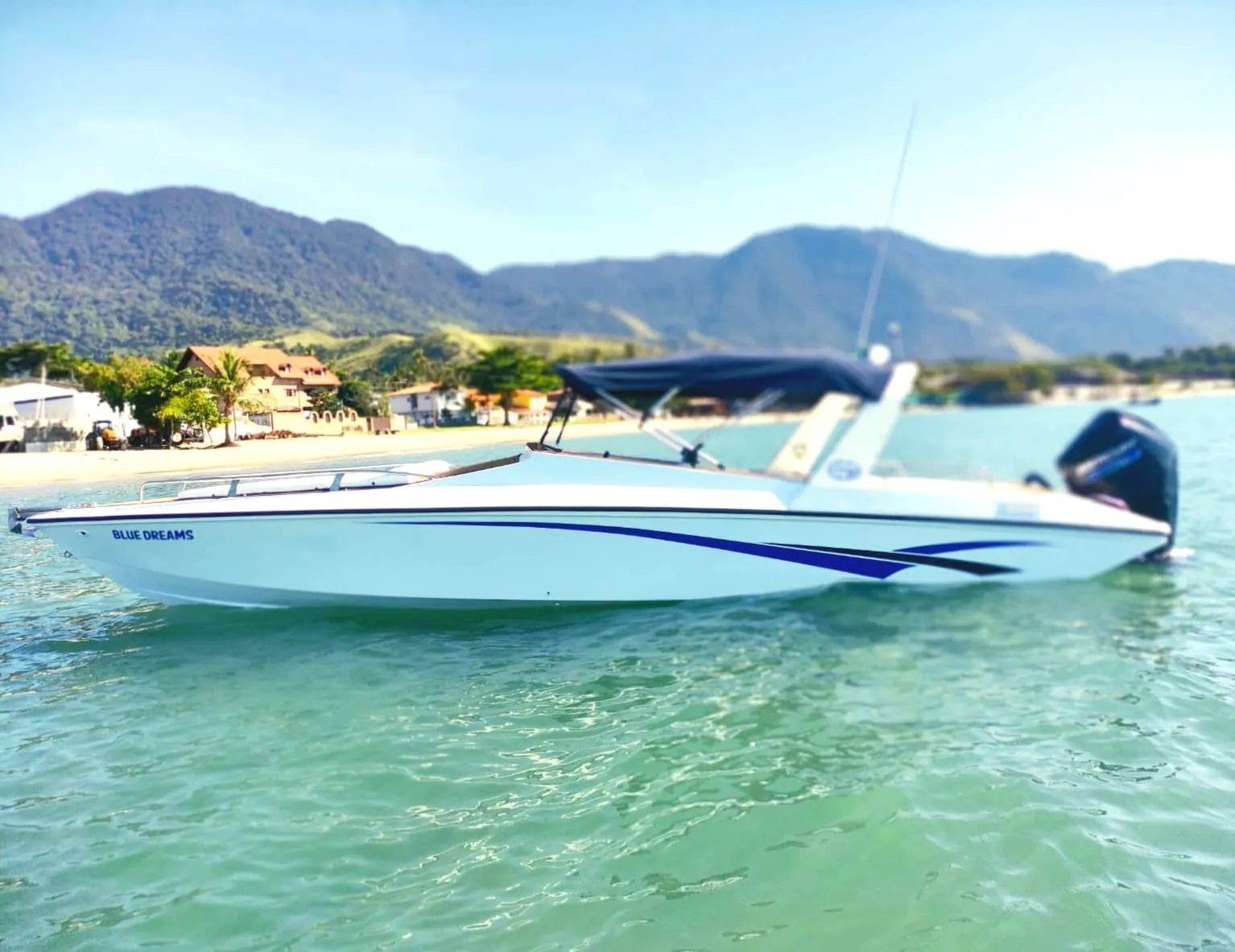 Lancha Magnum 29 pés - Foto 3 mostrando detalhes da embarcação