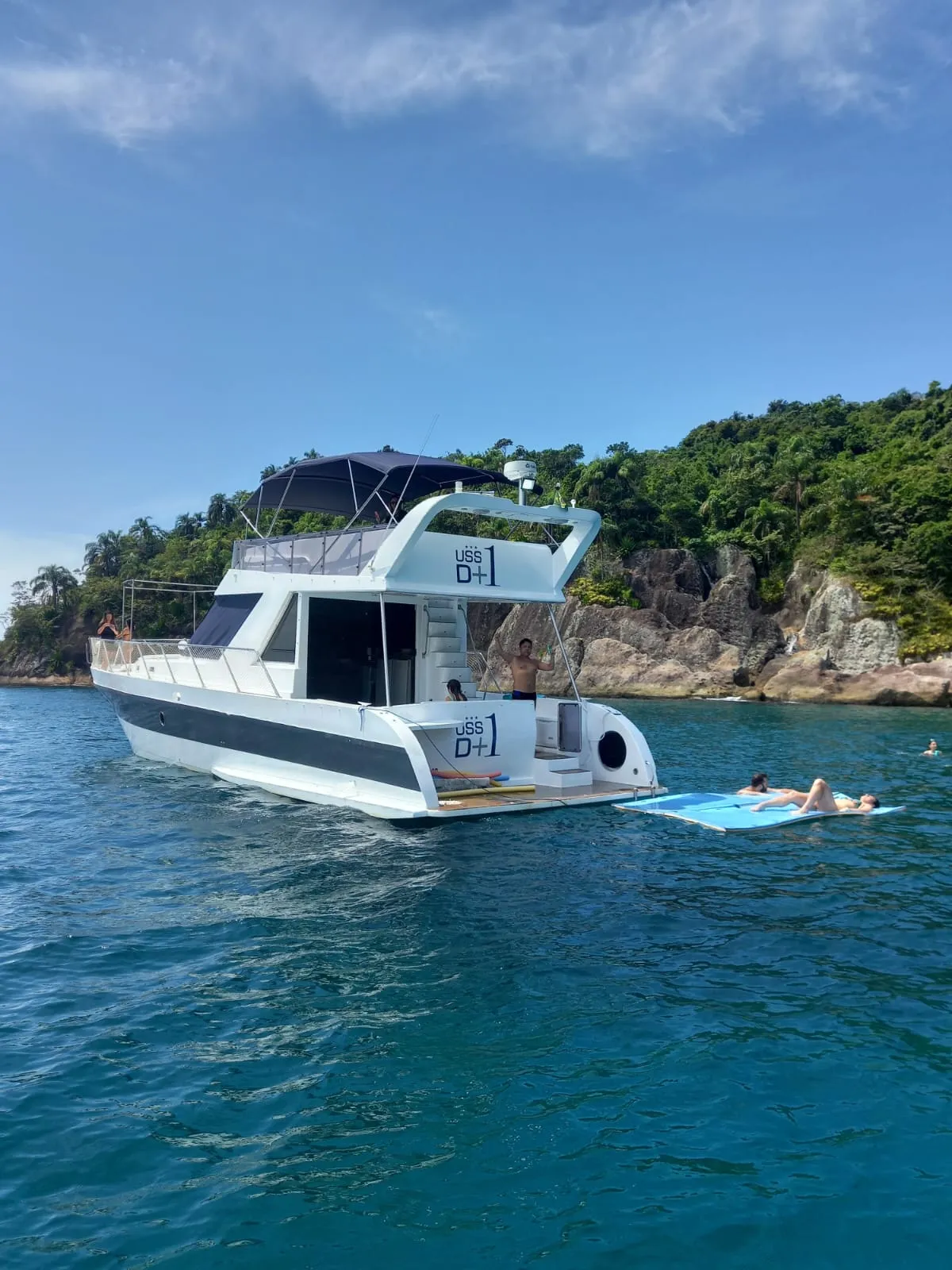 Lancha DM 60 pés - Foto 13 mostrando detalhes da embarcação