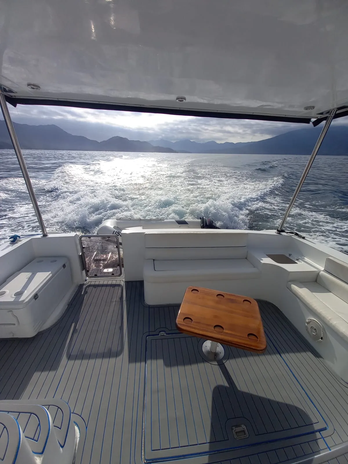 Lancha DM 60 pés - Foto 8 mostrando detalhes da embarcação