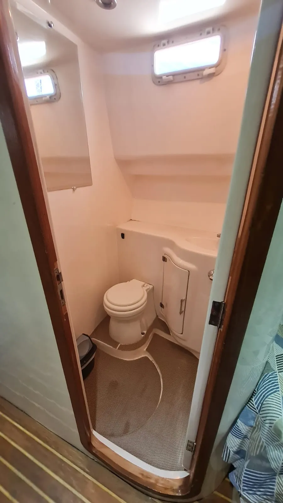 Lancha DM 60 pés - Foto 3 mostrando detalhes da embarcação