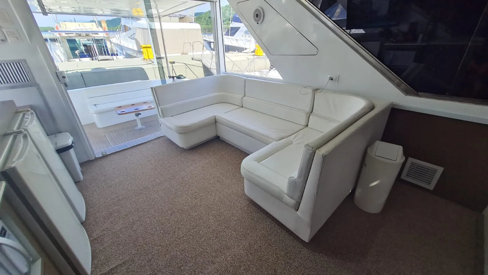 Lancha DM 60 pés - Foto 7 mostrando detalhes da embarcação