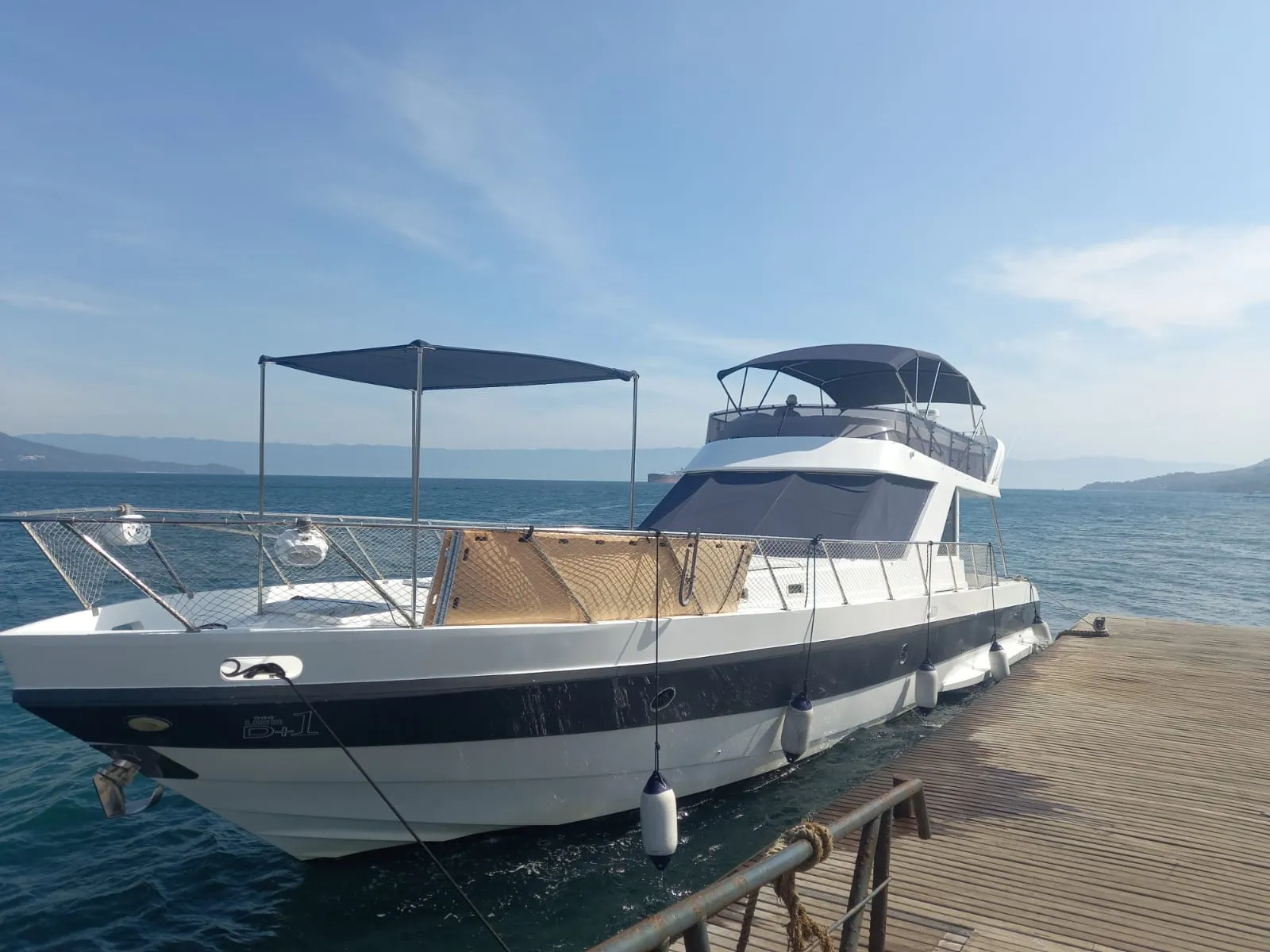 Lancha DM 60 pés - Foto 15 mostrando detalhes da embarcação