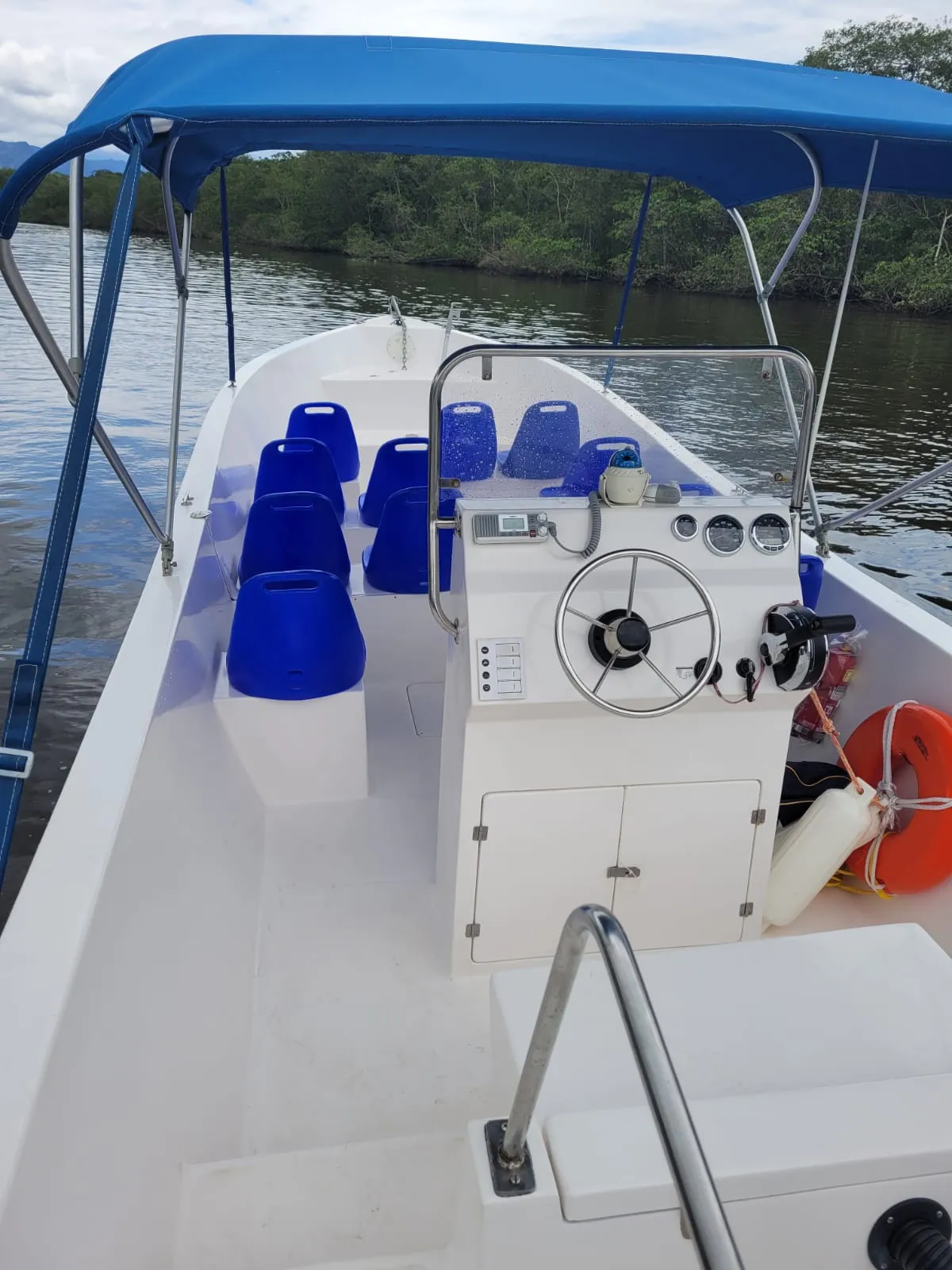 Lancha Mais Boat 26 pés - Foto 4 mostrando detalhes da embarcação