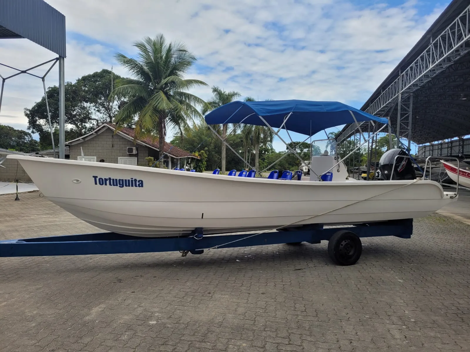 Lancha Mais Boat 26 pés - Foto 3 mostrando detalhes da embarcação